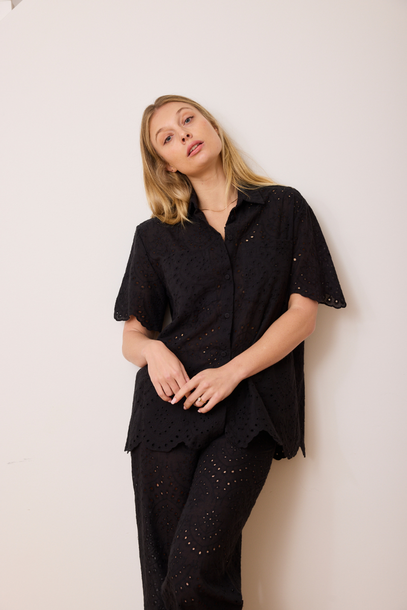 Short Sleeve Crisp Shirt Black Broderie