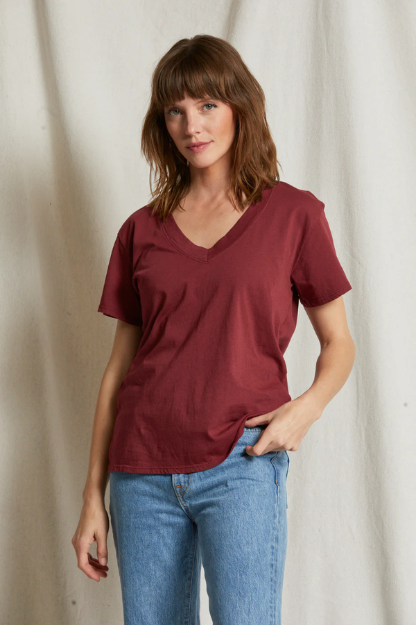 Hendrix Cotton Boxy V Neck Tee Cranberry