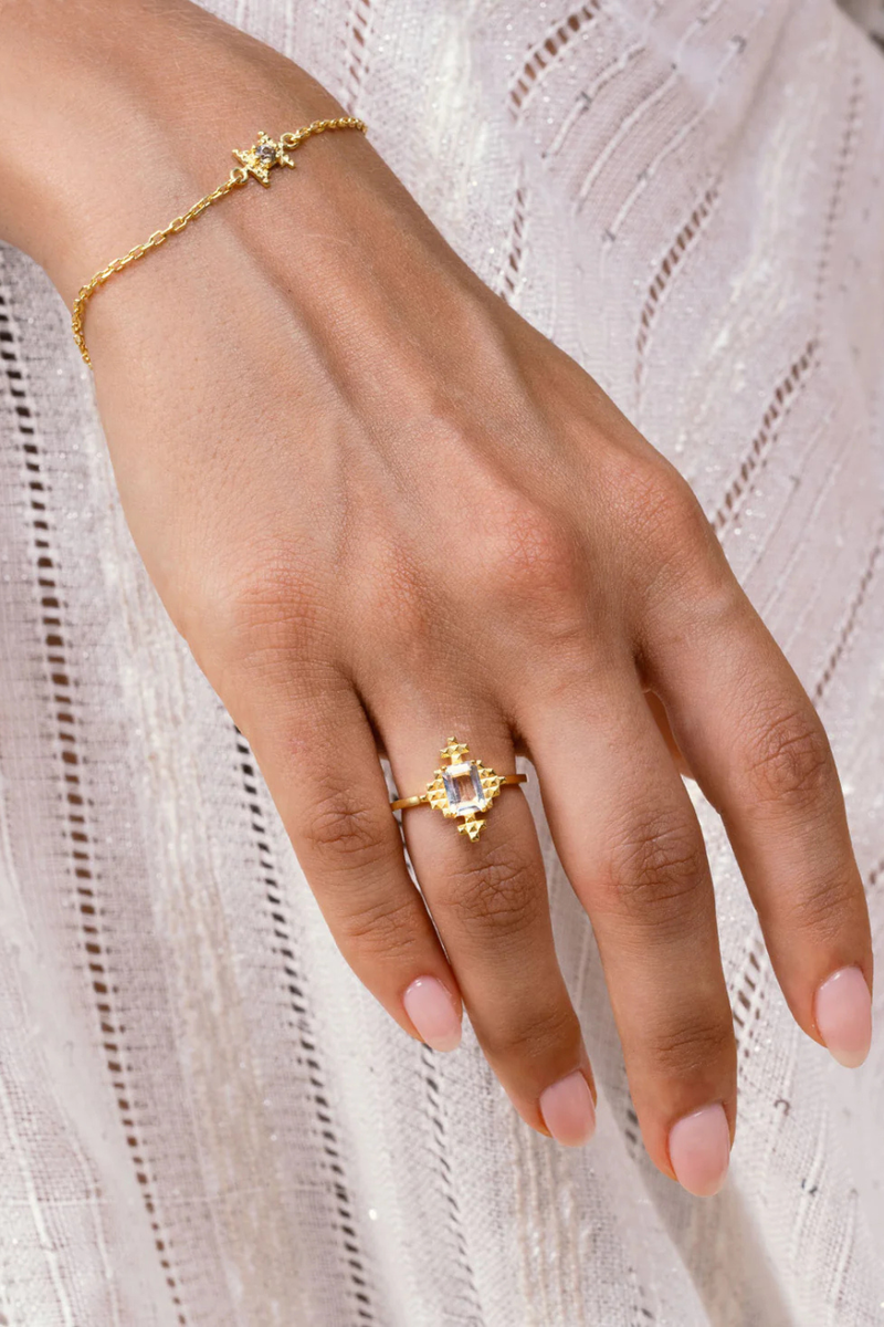 Reya Ring Gold With White Topaz