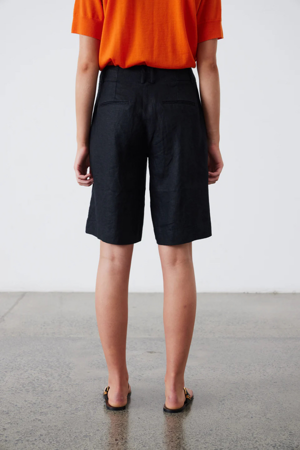 Granada Short Black