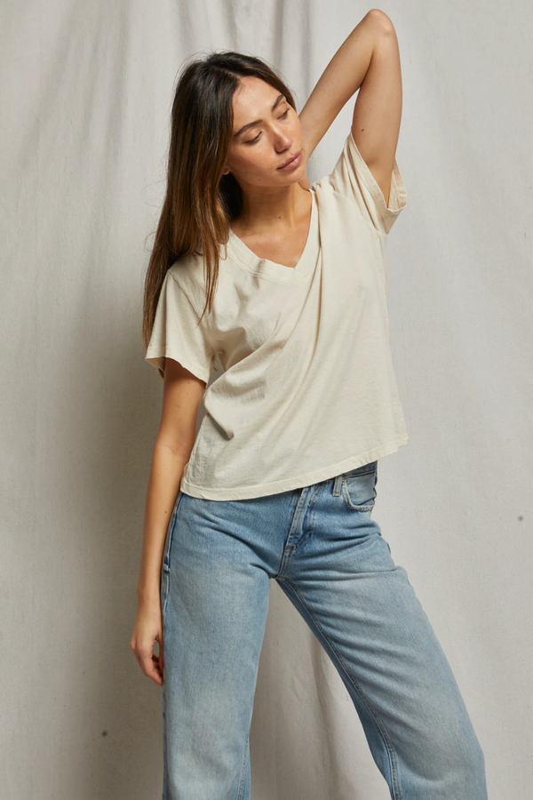 Hendrix Cotton Boxy V Neck Tee Sugar