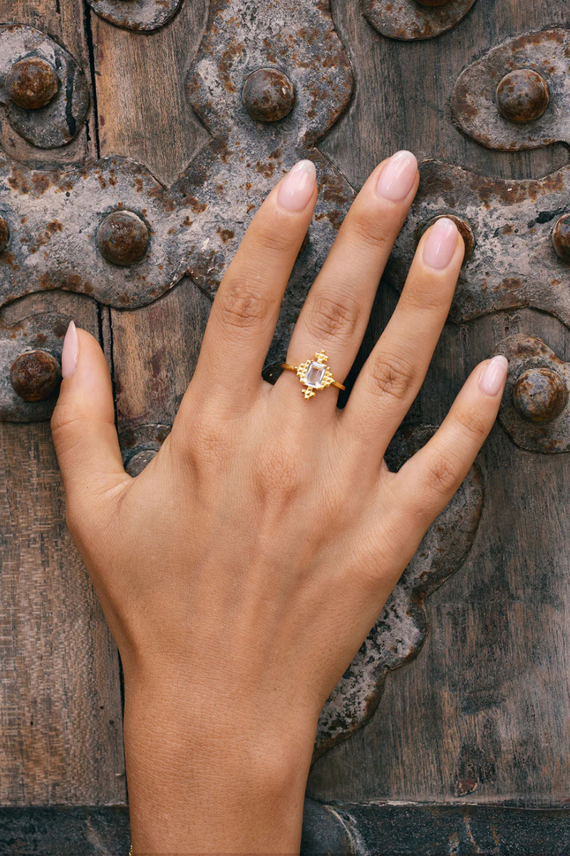 Reya Ring Gold With White Topaz