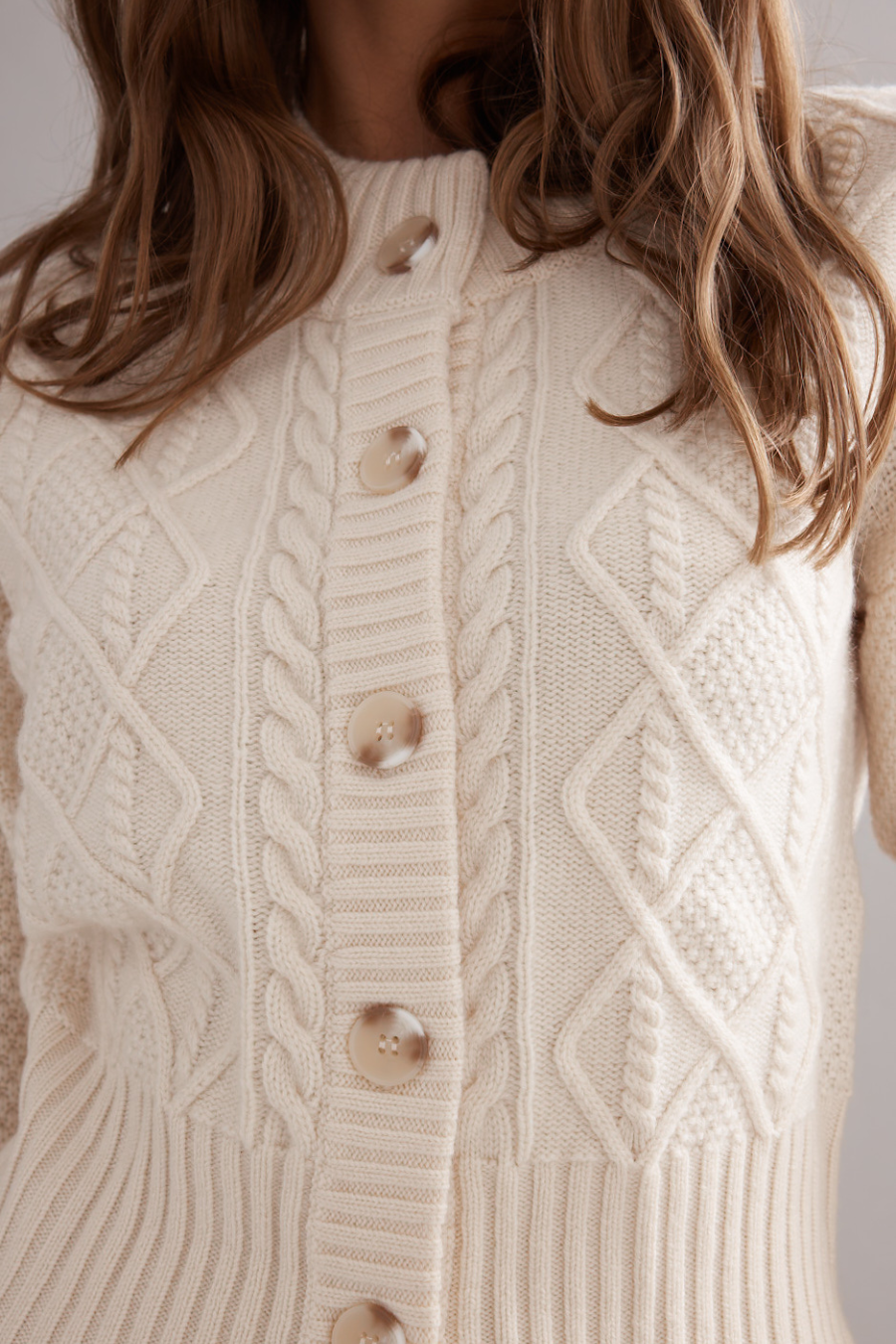 Eaphi CABLE KNIT CARDIGAN ivory エフィ Mini Cotswolds, Cropped Cable Knit Cardigan, White | Frank