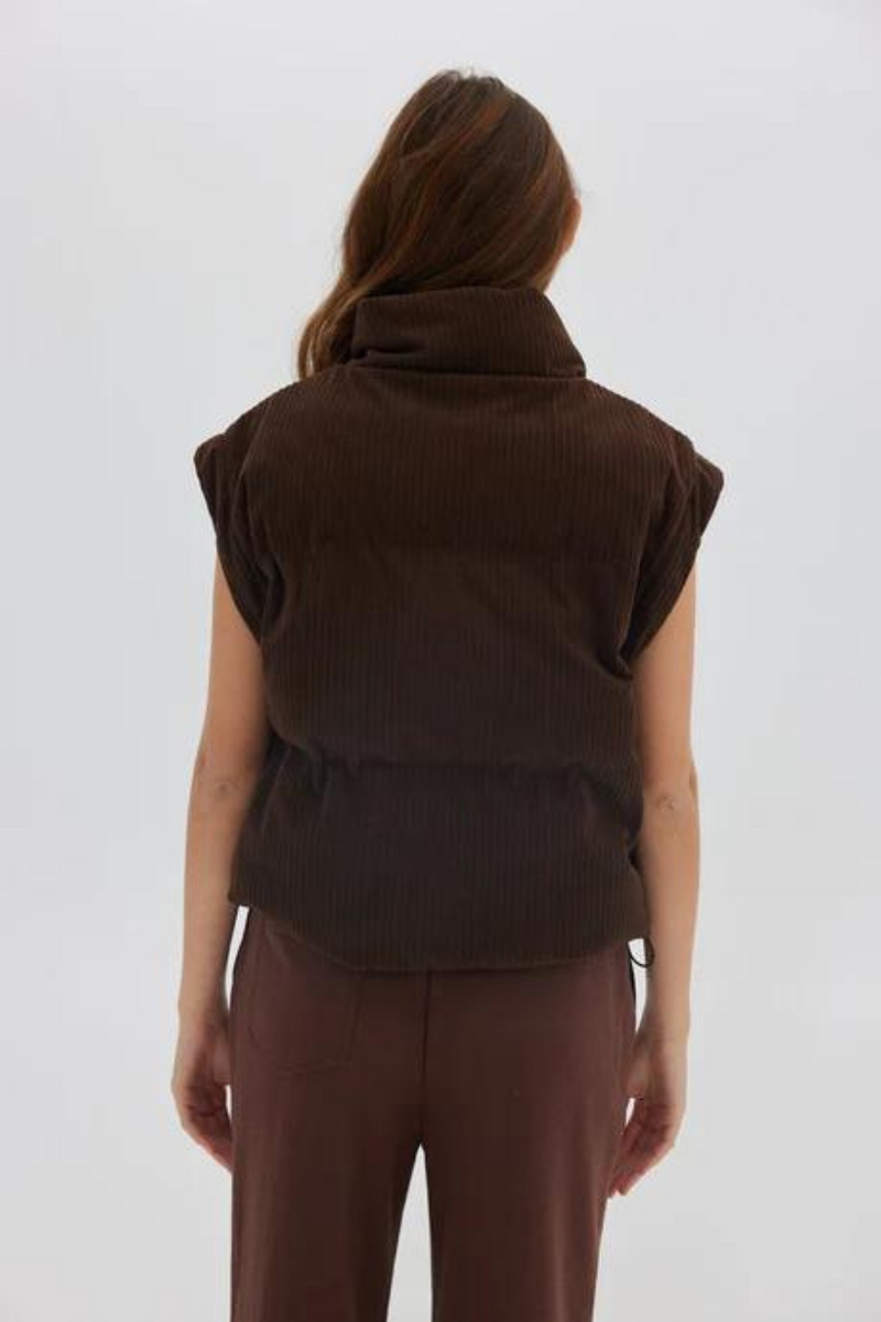 Corduroy Puffer/Vest Chocolate