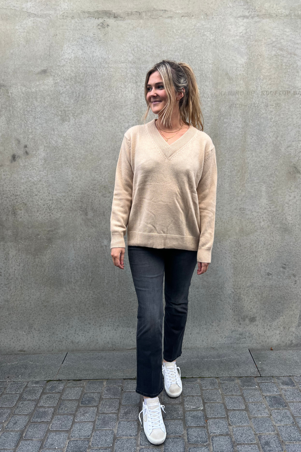 Cooper V Neck Cashmere Jumper Camel