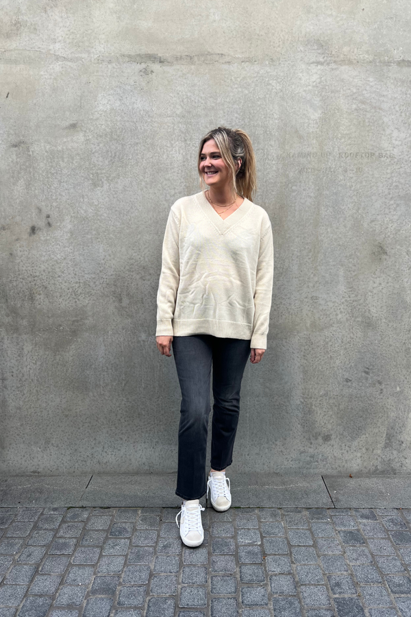 Cooper V Neck Cashmere Jumper Cream