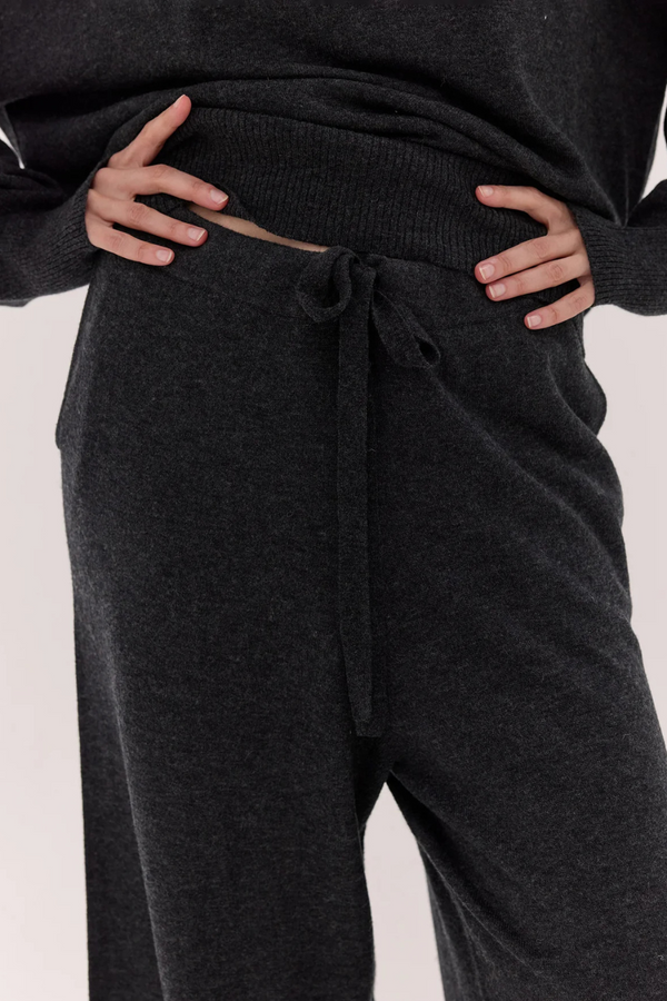 The Travel Pants Charcoal