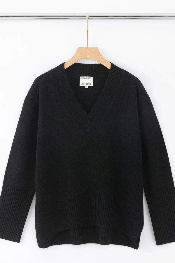 N.84 Cashmere Blend Oversized V Neck - Black